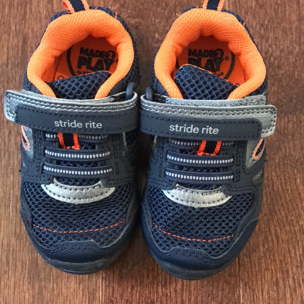 Toddler stride rite tennis shoe